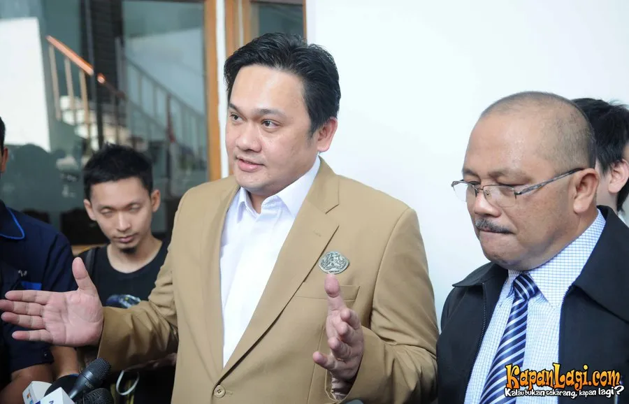 Resmi menjadi buronan dengan dikeluarkannya surat DPO, Farhat Abbas akhirnya memilih menyerahkan diri. ©KapanLagi.com/Bayu Herdianto