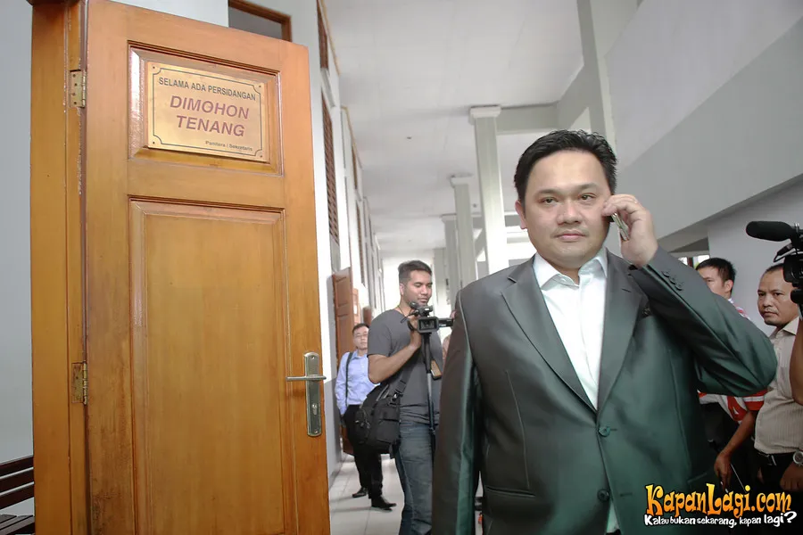 Farhat tak hadir karena menyerahkan kuasa kepada pengacaranya © KapanLagi.com®/Budy Santoso