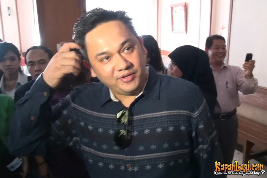 Elza bantah Farhat hutang, tapi ia memberikan uang, bukan pinjaman. @KapanLagi.com®