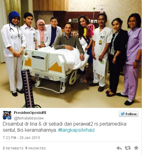Farhat disambut baik para dokter dan perawat diRS / © Twitter