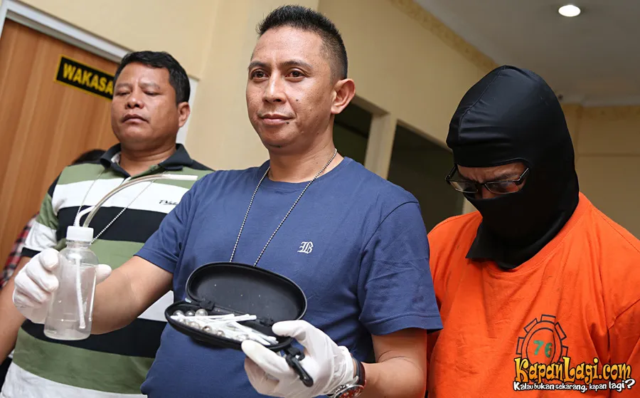 Barang bukti penangkapan Fariz RM. ©KapanLagi.com®/Agus Apriyanto