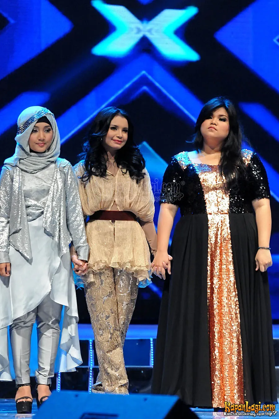 Fatin dan Shena mengobati rasa kangen penonton X Factor Indonesia.
