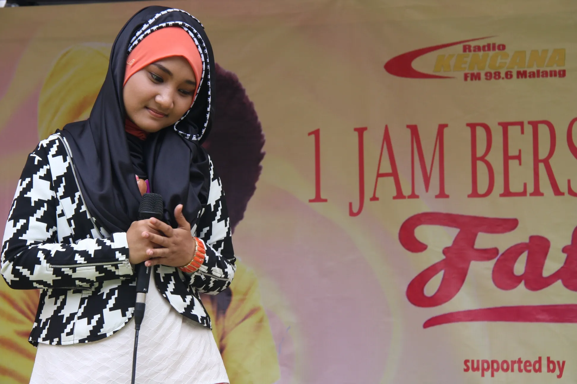 Fatin tengah bersiap untuk UAS.