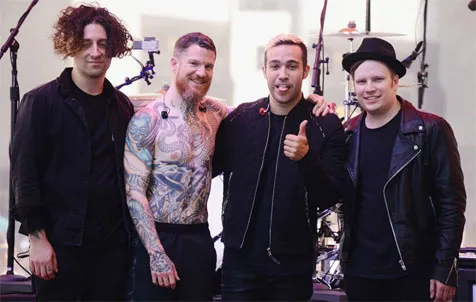 Fall Out Boy memberikan nuansa baru dalam single 'Young and Menace' via: NME.com 