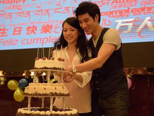 Wang Lee Hom dan sang istri setelah mengumumkan kehamilannya @xin.msn.com