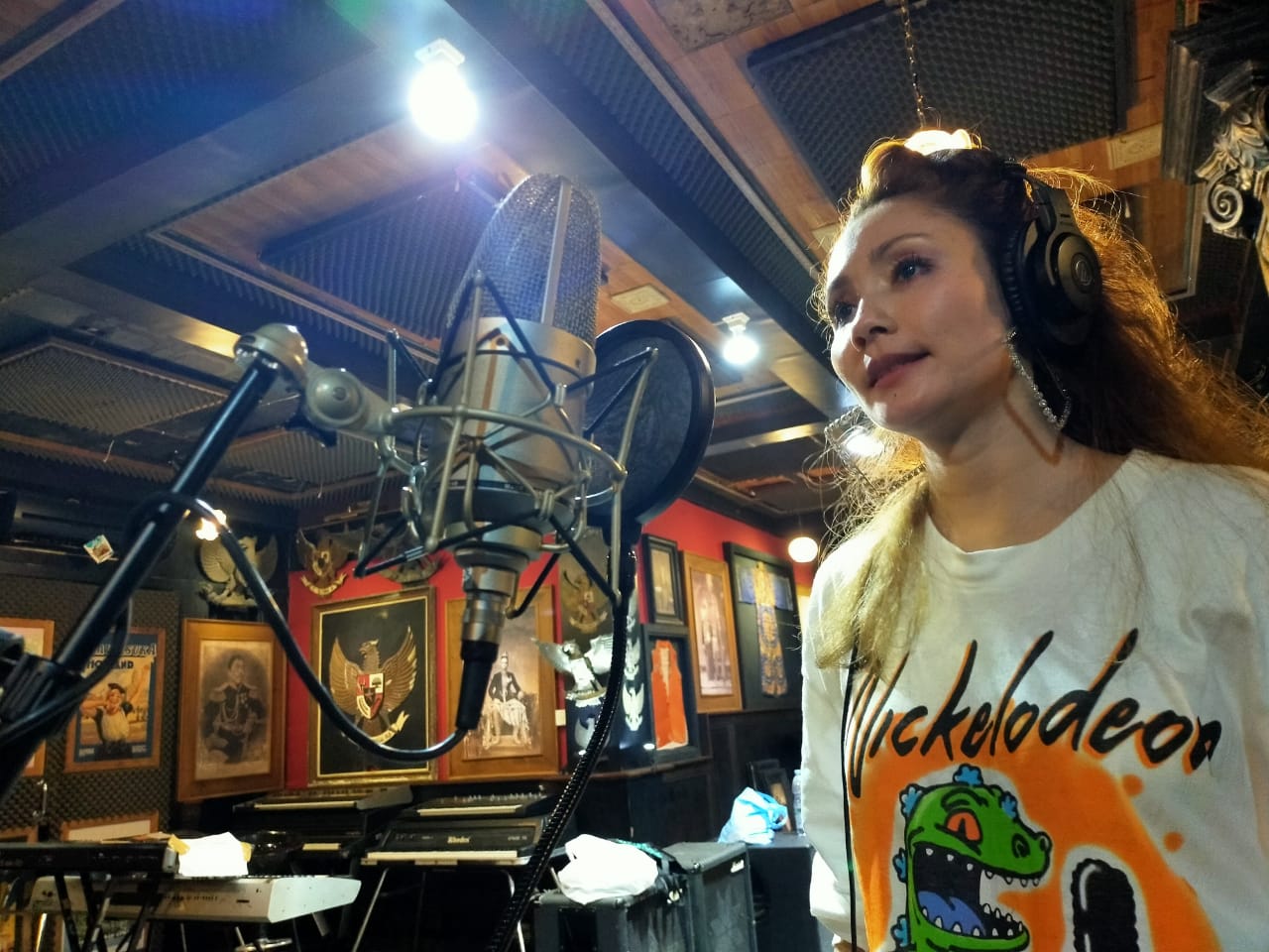 Chaverly Amalia recording new song © Special