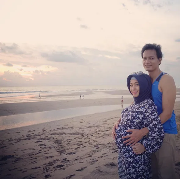 Fedi Nuril habiskan waktunya bareng sang istri di Bali © Instagram.com/fedinuril