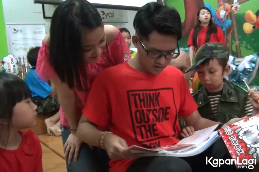 Sudah suka Mario dari lagu ciptaannya, kisah asmara Felly -  Mario pun tetap romantis