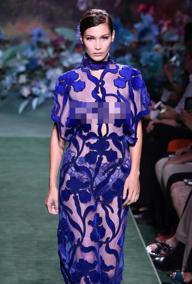 Bella Hadid tampil untuk Fendi di Paris Fashion Week © Just Jared