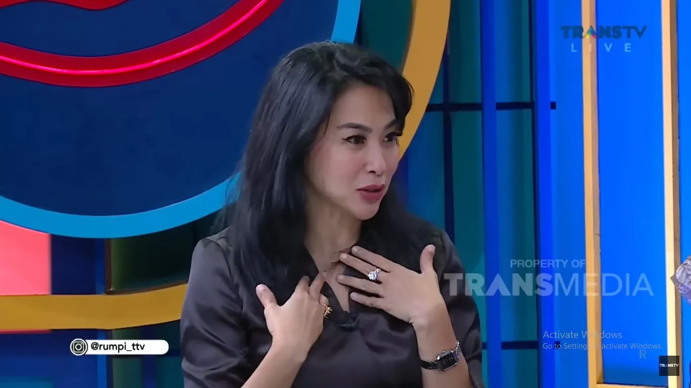 Reaksi Feni Rose