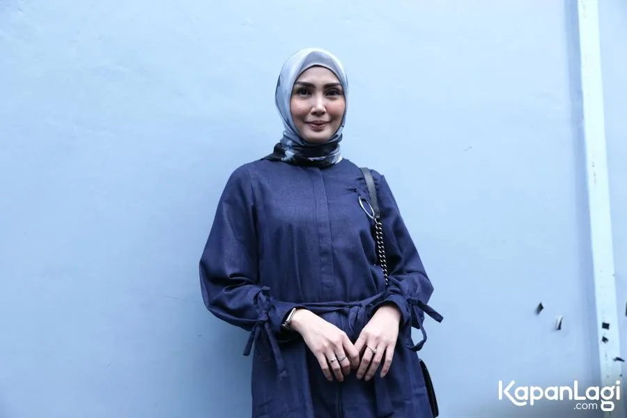 Fenita bocorkan tingkah iseng suaminya saat ngerjain sang anak © KapanLagi.com®/Agus Apriyanto