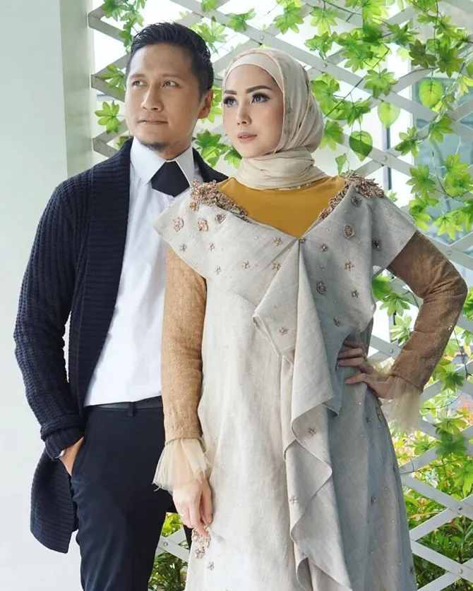 Pasangan ini selalu tampak harmonis (credit : instagram.com/fenitarie)