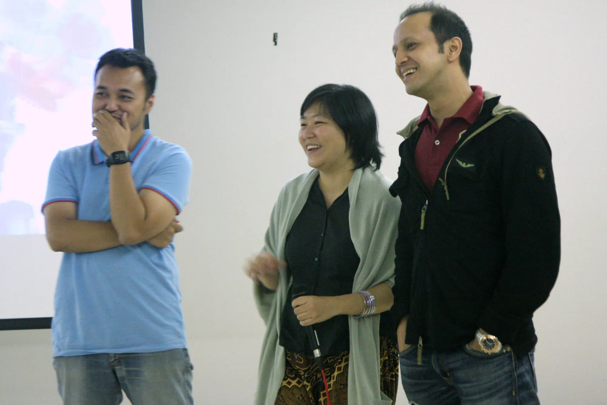 Titis Sapto, Suryani Liauw & Robin Moran, perwakilan dari finalis Kompetisi Film Pendek  EoS 2013 menghadiri pemutaran tanggal 5 Mei di Istituto Italiano, Jakarta