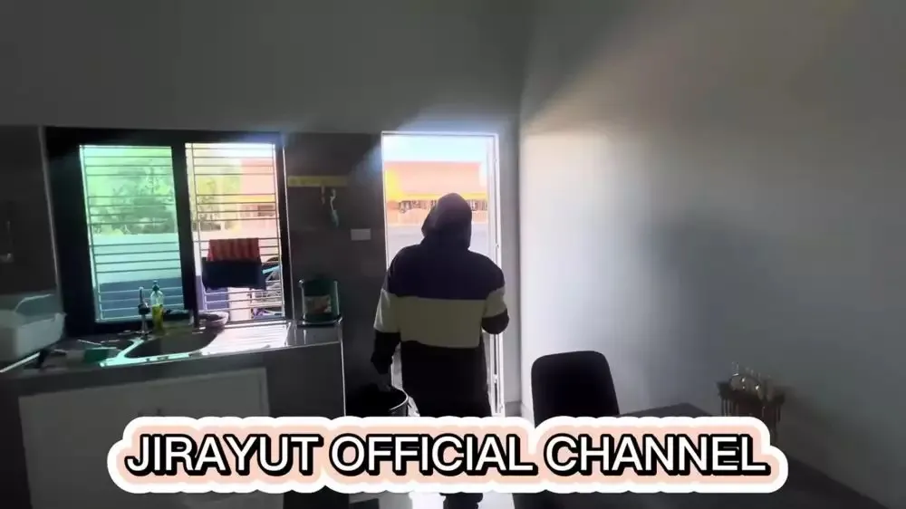 Potret dapur rumah Jirayut (Sumber: YouTube/Jirayut Official Channel)