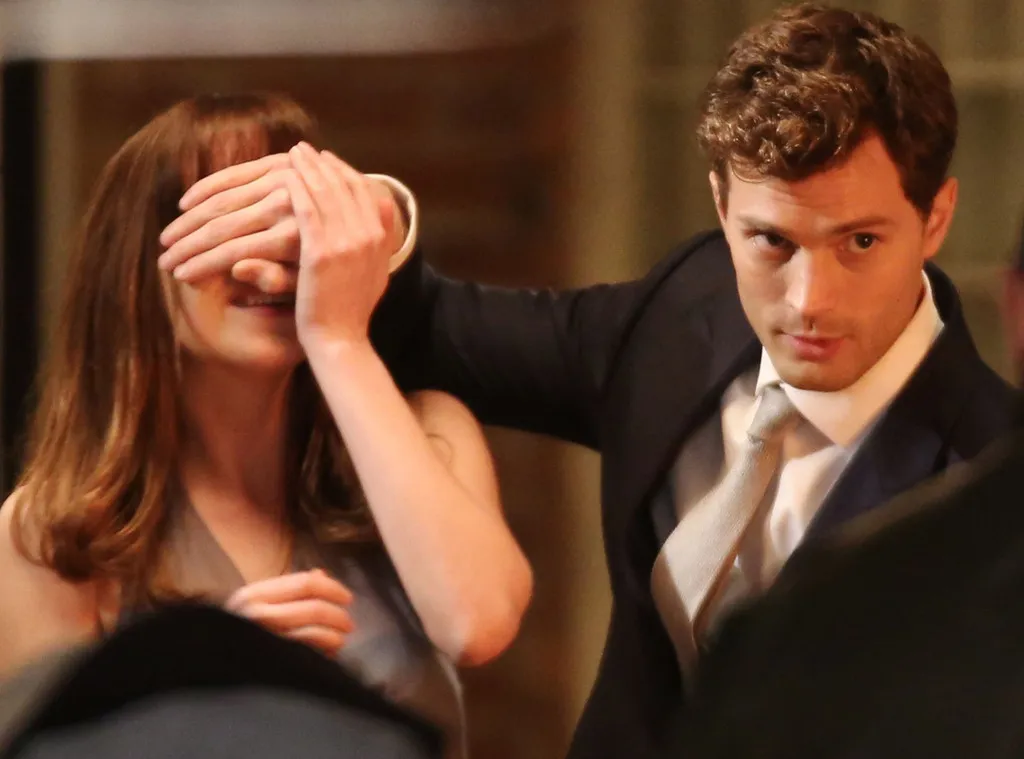 Salah satu adegan dalam FIFTY SHADES OF GREY © Universal Pictures