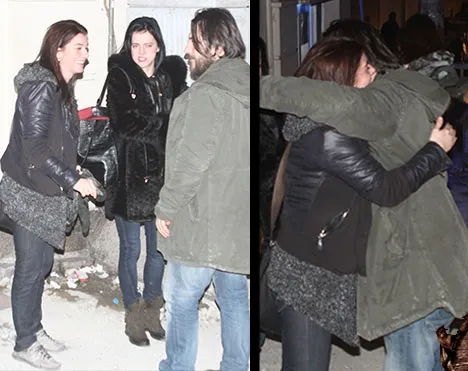 Filiz Ahmet (kiri) saat ketahuan mabuk di jalan. @sontv