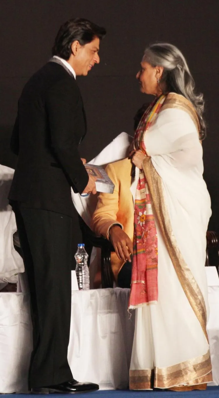 Shahrukh Khan dan Jaya Bachchan sudah baikan. @pinkvilla