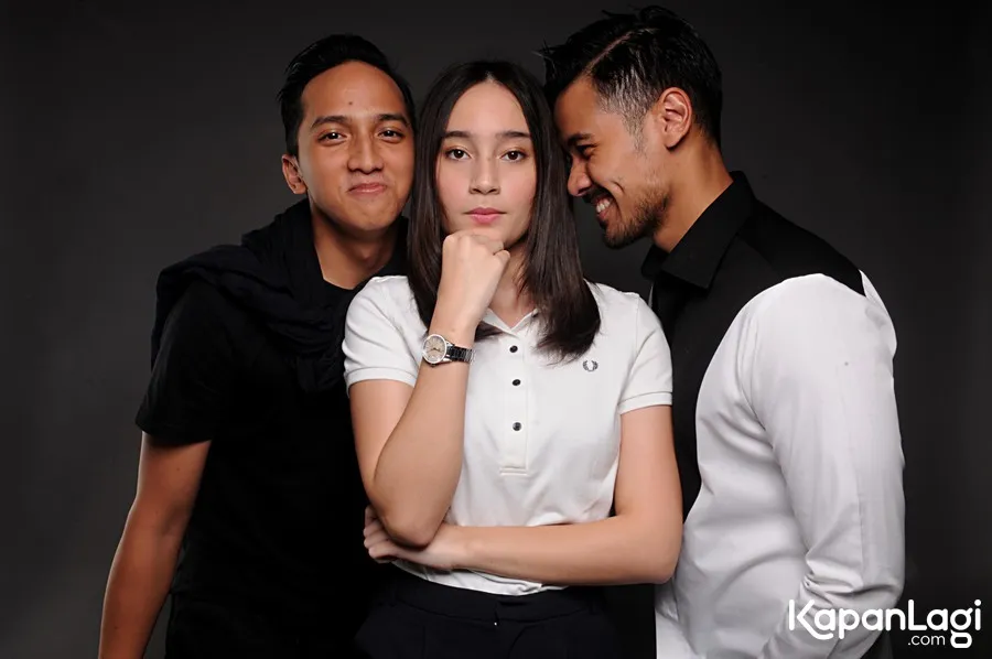 Belajar bahasa Belanda dan riset adalah salah satu kewajiban para cast Negeri Van Oranje/©©KapanLagi.com®/Bayu Herdianto