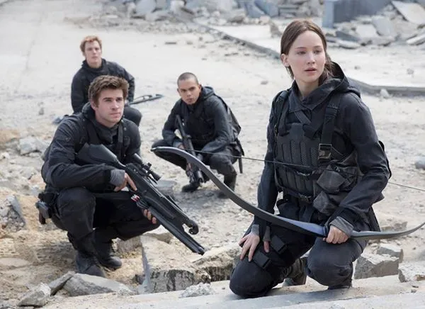 J-Law mengunggah foto pertama dari lokasi syuting Mockingjay Part 2/©Official Facebook Jennifer Lawrence
