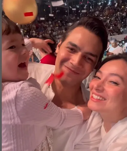 Potret Chloe Emmanuelle dan keluarga merayakan natal (Sumber: Instagram/chloeemmanuellevanwattimena, Instagram/asmirandah89, dan Instagram/jonas.rivanno)