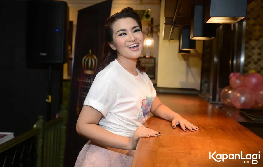 Fitri Carlina cerita perjuangannya mendapatkan momongan © KapanLagi.com®/Muhammad Akrom Sukarya