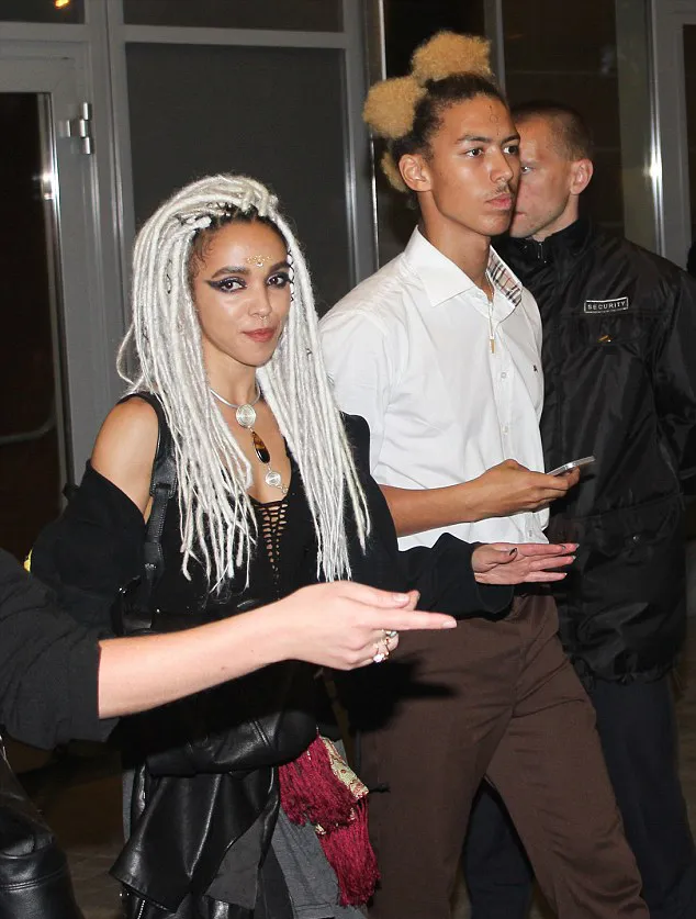 Twigs dengan rambut barunya, makin cantik atau ...? © dailymail.co.uk