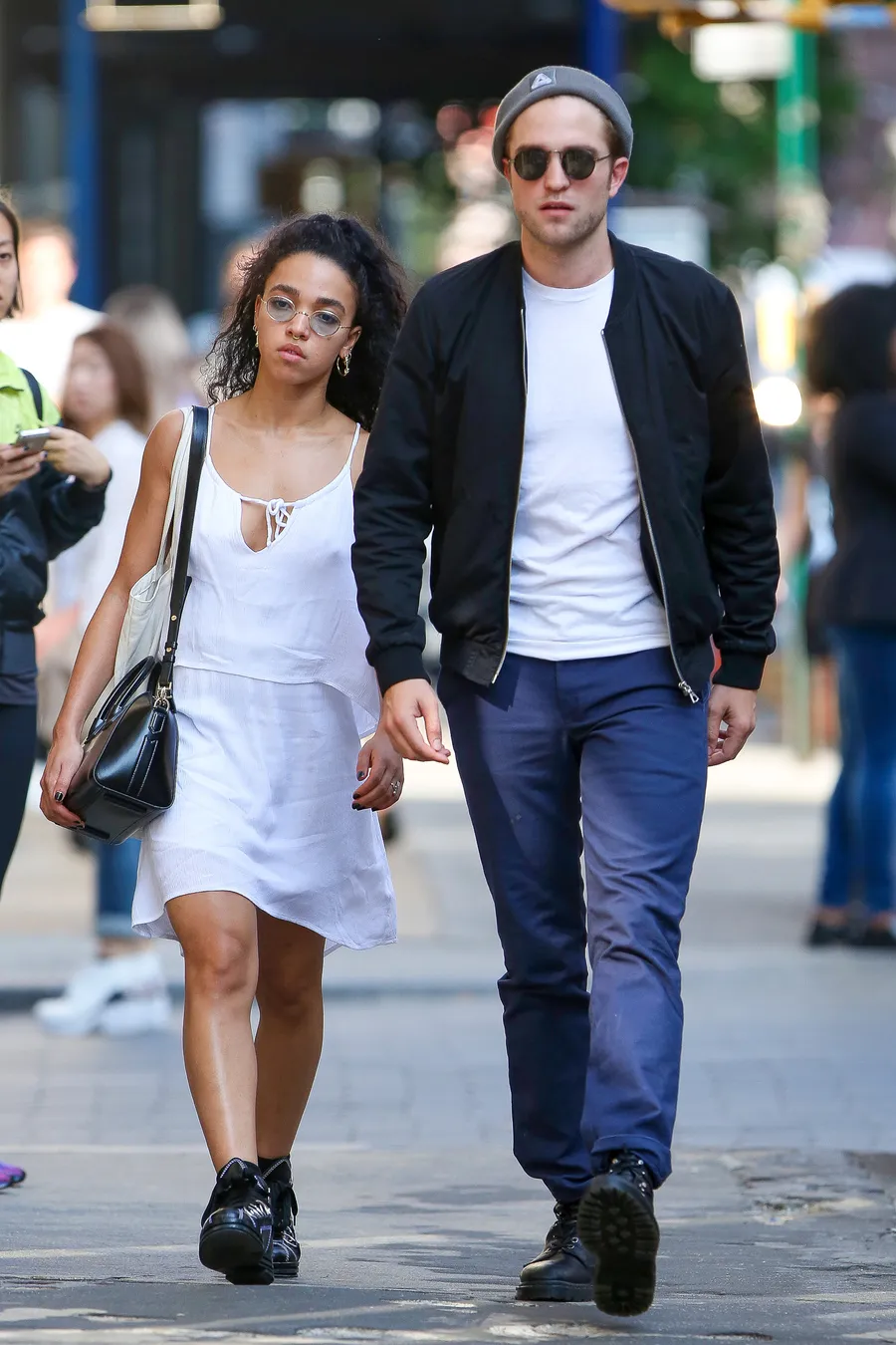 Twigs dan Pattinson usai makan siang bersama ©splashnews.com