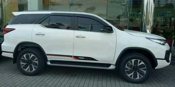 Mobil Fortuner Ujok © Merdeka.com/danny