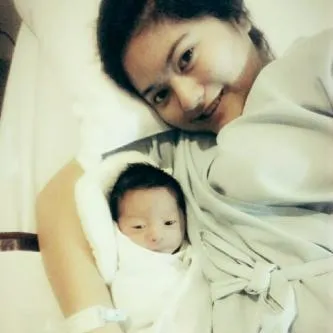 Foto putra pertama Ramon Jusuf Tungka dan Qory Sandioriva Foto: Kapanlagi.com/Mathias