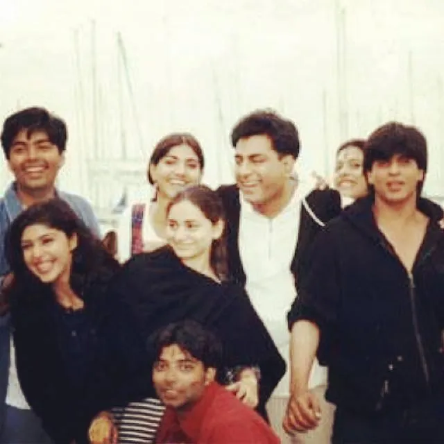 Ini dia foto nostalgia pemain film 'DILWALE DULHANIYA LE JAYENGE' @instagram.com/mrs.uday_chopra
