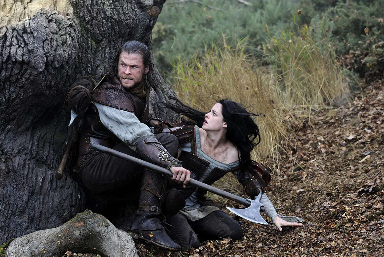 Chris Hemsworth - Kristen Stewart di film SNOW WHITE & THE HUNTSMAN