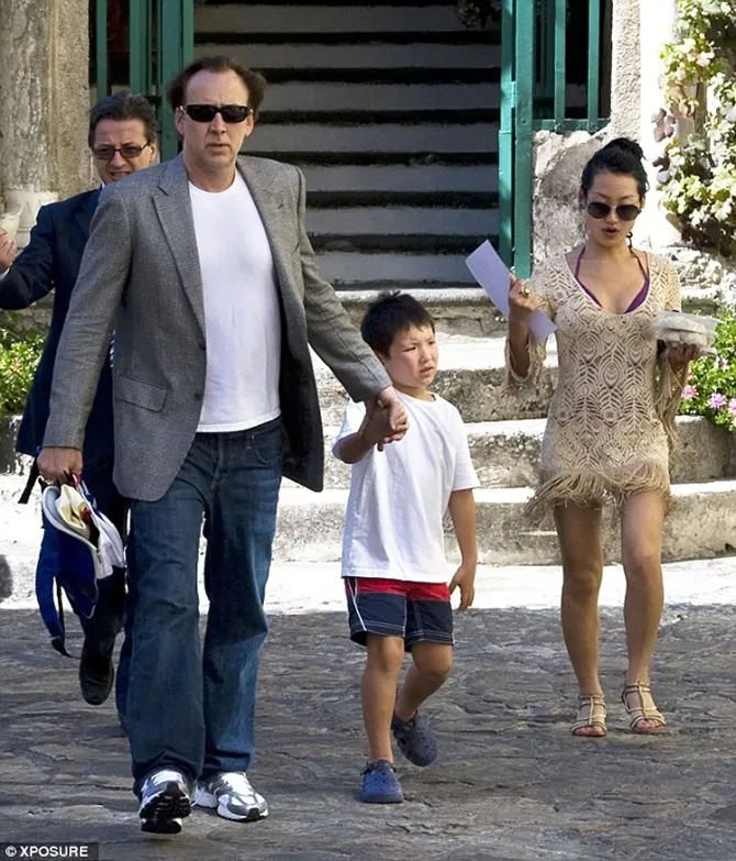 Nicholas Cage dan Alice Kim memberi nama buah hatinya 'Kal-El'.