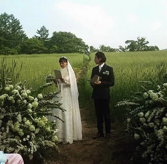 Foto terbaru pernikahan Won Bin dan Lee Na Young yang dirilis. ©netizenbuzz.blogspot.com