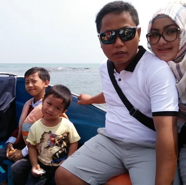 Potret kemesraan Narji - Diyan dan dua buah hati mereka