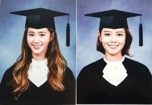 Foto kelulusan Sooyoung dan Yuri SNSD. © naver.com