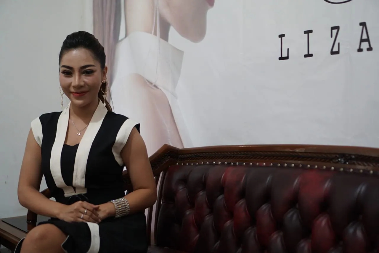 Liza enggan dibandingkan dengan Lucinta / Credit: KapanLagi - Akrom Sukarya