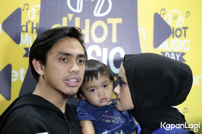 Telah bersama selama belasan tahun. Bosan nggak ya mereka? 