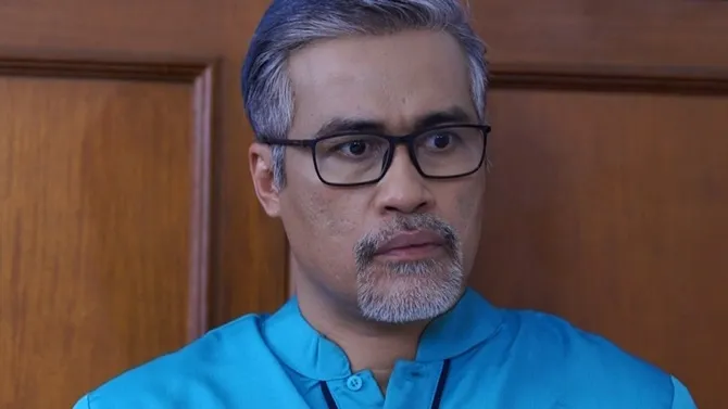 Abimanyu kaget setengah mati mendengar ucapan Sarlita.
