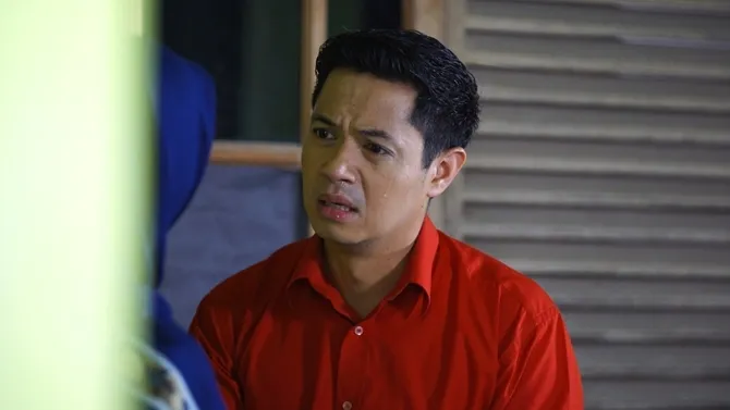 Ilham memandang istrinya dengan penuh kedamaian. Hatinya menghangat.