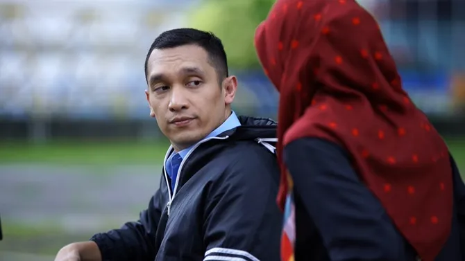 Reno terus mengancam Mutiara bahwa ia akan terus memcelakakan Ilham jika Mutiara tak meninggalkan Ilham.