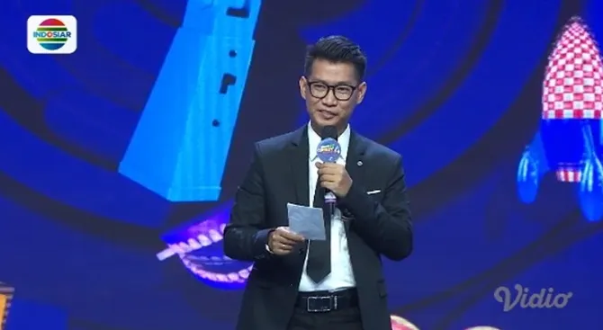 David bahkan nggak segan-segan keluarkan kertas bertuliskan daftar uang kondangan para juri dan juga mentor.