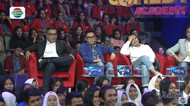 sejumlah catatan penting soal presisi materi dilontarkan oleh Raditya Dika dan Pandji.