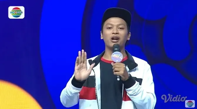 Materi yang ia bawakan nggak terlepas dari pengalaman gantung mic nya beberapa waktu lalu.