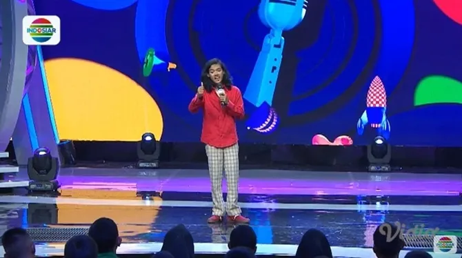 Yup, hidup tak bergelimang harta bikin ia miliki seabreg pengalaman hidup yang unik.