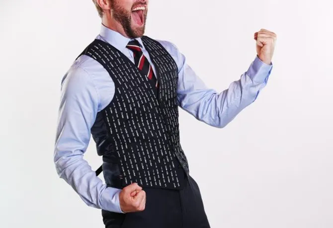 Waistcoat alias rompi jas pria nggak berlengan itu jadi setelan khas Gareth Southgate yang merupakan pelatih Timnas Inggris.