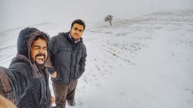 Berbagai rintangan dilalui Francis, seperti terjebak di Azerbaijan.