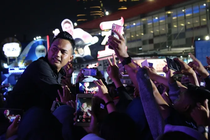 Panggung utama dimeriahkan oleh 3 modifikasi Dangdut kekinian (Credit: Kapanlagi/Irfan Kafril). 