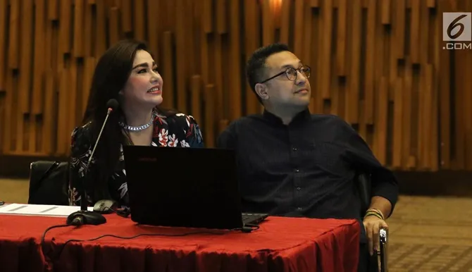 Dari insan perfilman juga turut menjadi dewan juri, yakni Ari Sihasale dan Nia Sihasale.