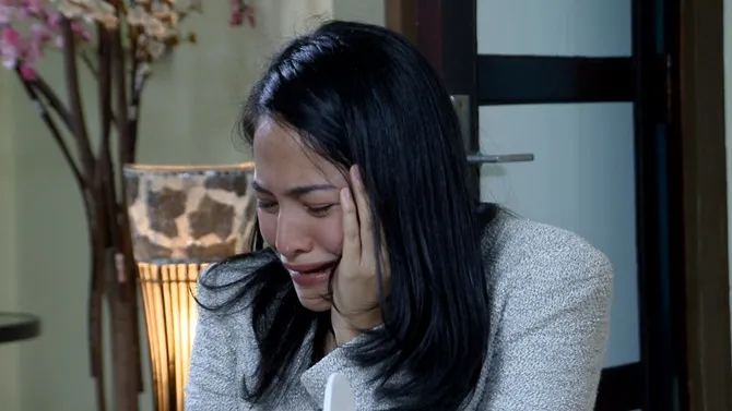 Yuni gelisah setelah tahu bahwa Putralah pelaku pemerkosa dirinya.