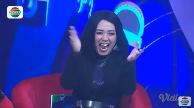 Soimah nggak ragu sebut Oki keren, pasalnya ia begitu terbahak melihat penampilan Oki malam itu.